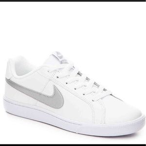 Nike Court Royale NWOT Women's 7.5
